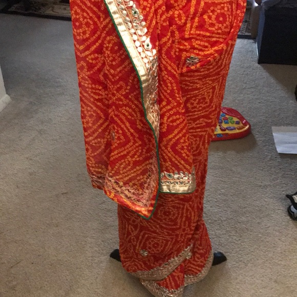 Closet clearance - Picture 5 of 5